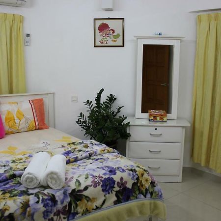 Macallum Budget Muslim Homestay จอร์จทาวน์ ภายนอก รูปภาพ