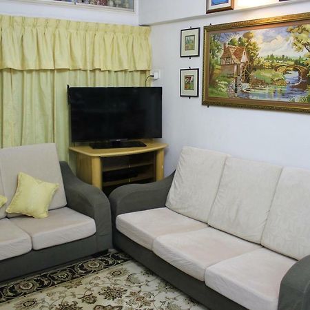 Macallum Budget Muslim Homestay จอร์จทาวน์ ภายนอก รูปภาพ