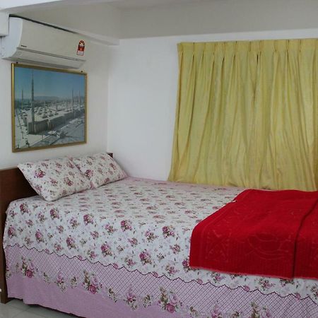 Macallum Budget Muslim Homestay จอร์จทาวน์ ภายนอก รูปภาพ
