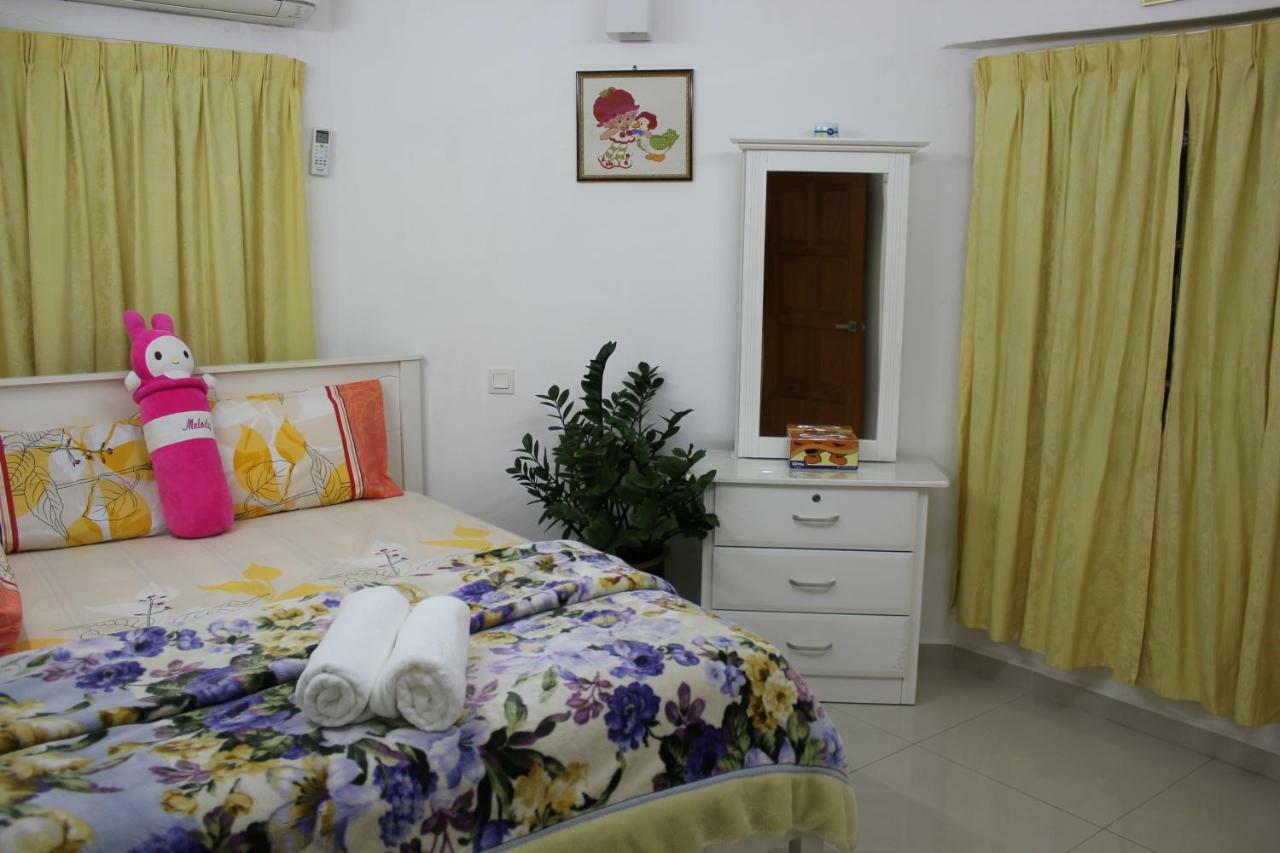 Macallum Budget Muslim Homestay จอร์จทาวน์ ภายนอก รูปภาพ