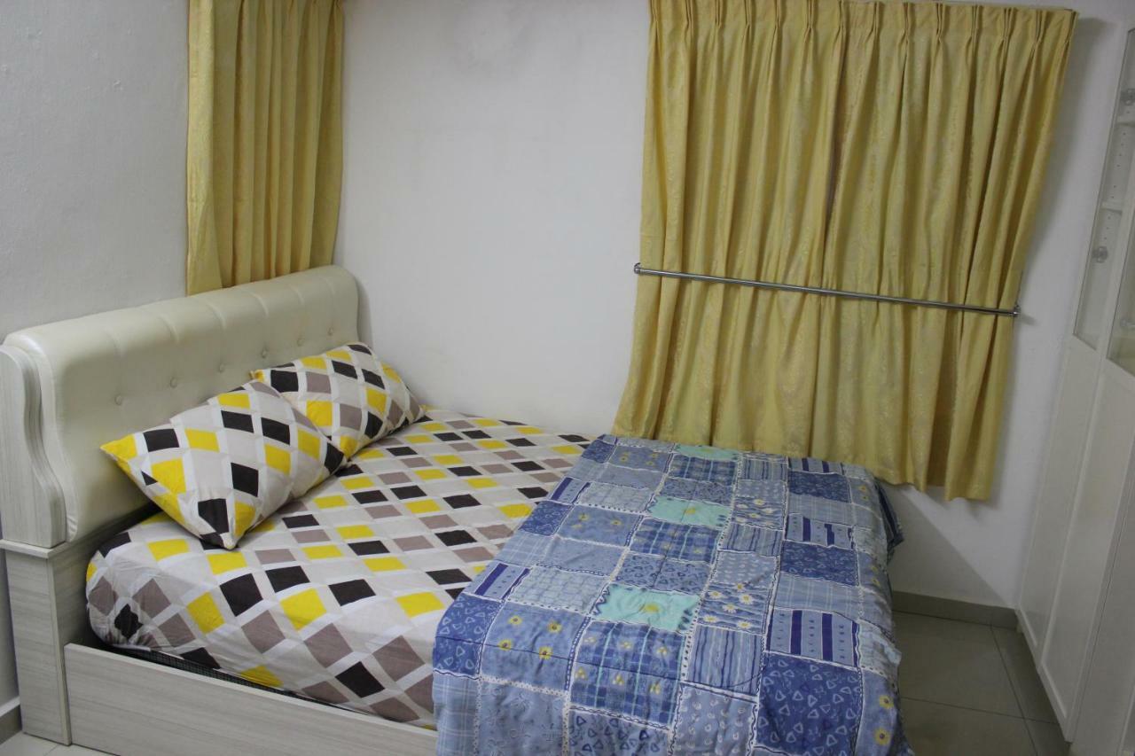 Macallum Budget Muslim Homestay จอร์จทาวน์ ภายนอก รูปภาพ