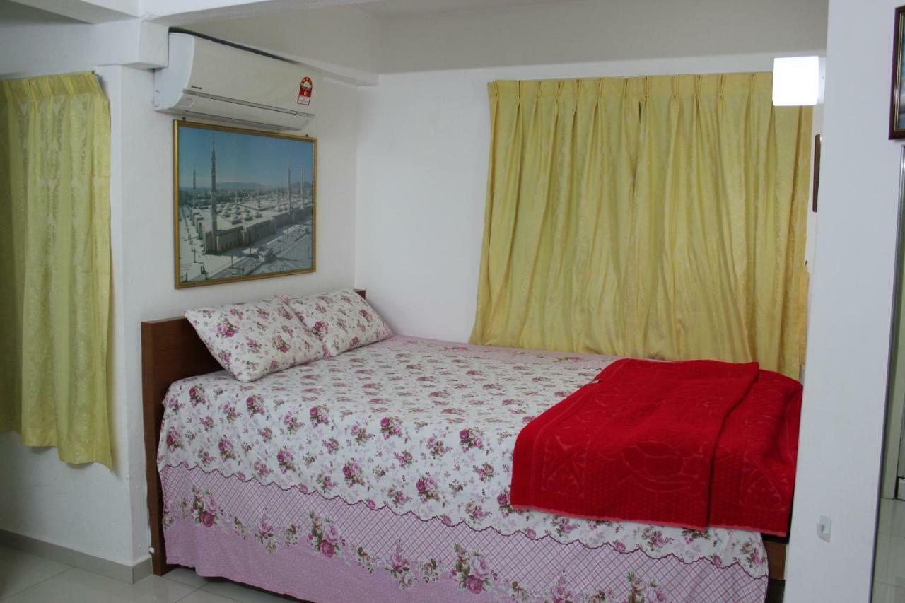 Macallum Budget Muslim Homestay จอร์จทาวน์ ภายนอก รูปภาพ