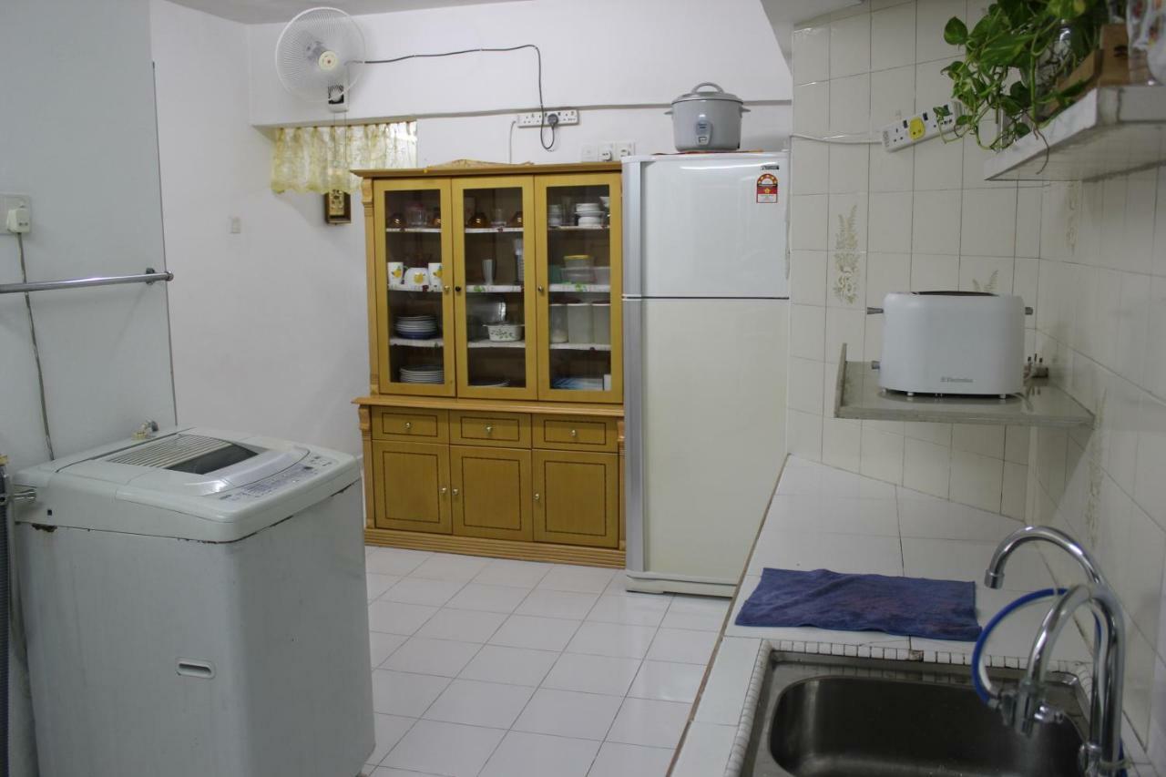 Macallum Budget Muslim Homestay จอร์จทาวน์ ภายนอก รูปภาพ